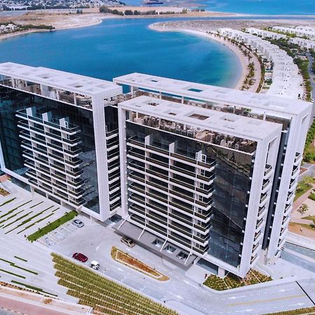 Live In The Middle Of Lagoons And Sea Рас-эль-Хайма Экстерьер фото